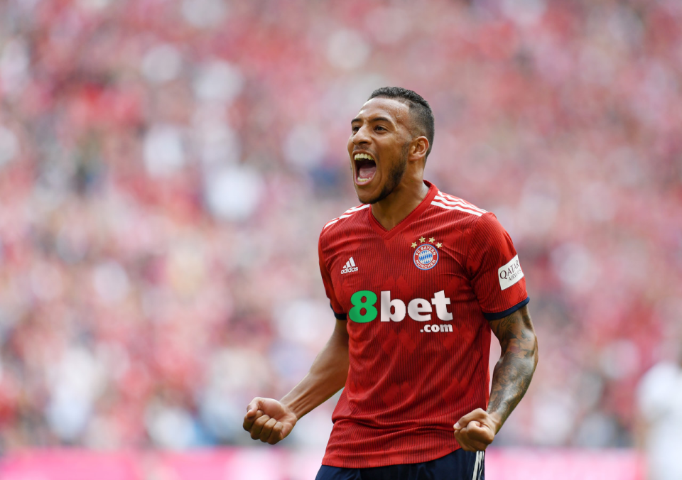  佛罗伦萨签下麦肯尼，强化中场硬度  